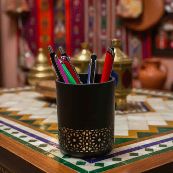 Pot à crayons en métal